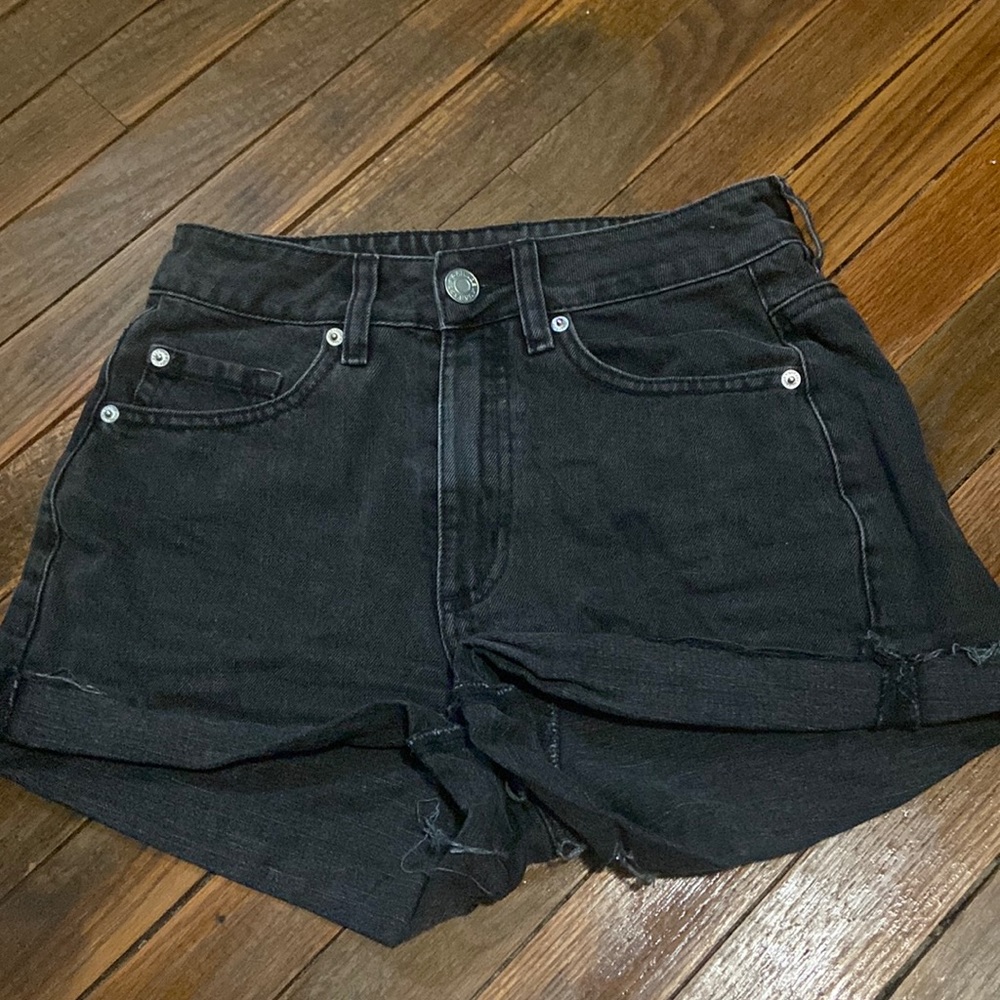 Brand new looking Garage (Mom) jean shorts